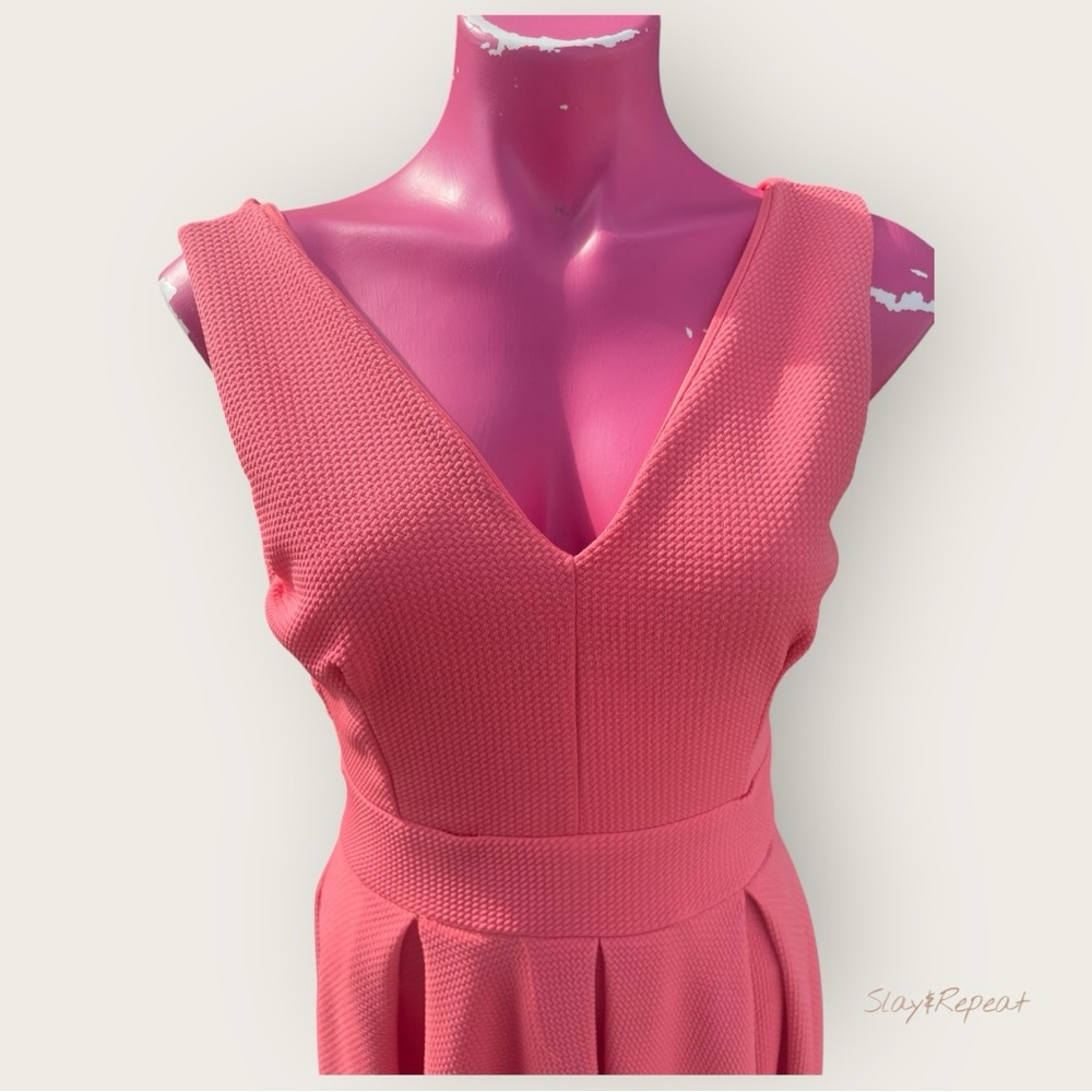 Women’s Pink Textured Fit & Flare Sleeveless Dress w/ V-Neck & Pleated Skirt M